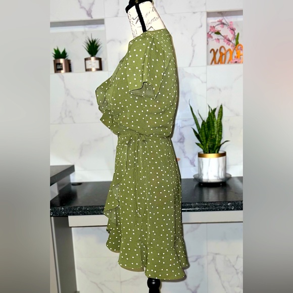 NWOT Forever 21 - wrap dress, ruffle details, SMALL, olive green - Picture 3 of 4